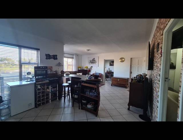 2 BEDROOM APARTMENT FOR SALE IN STRAND CENTRAL